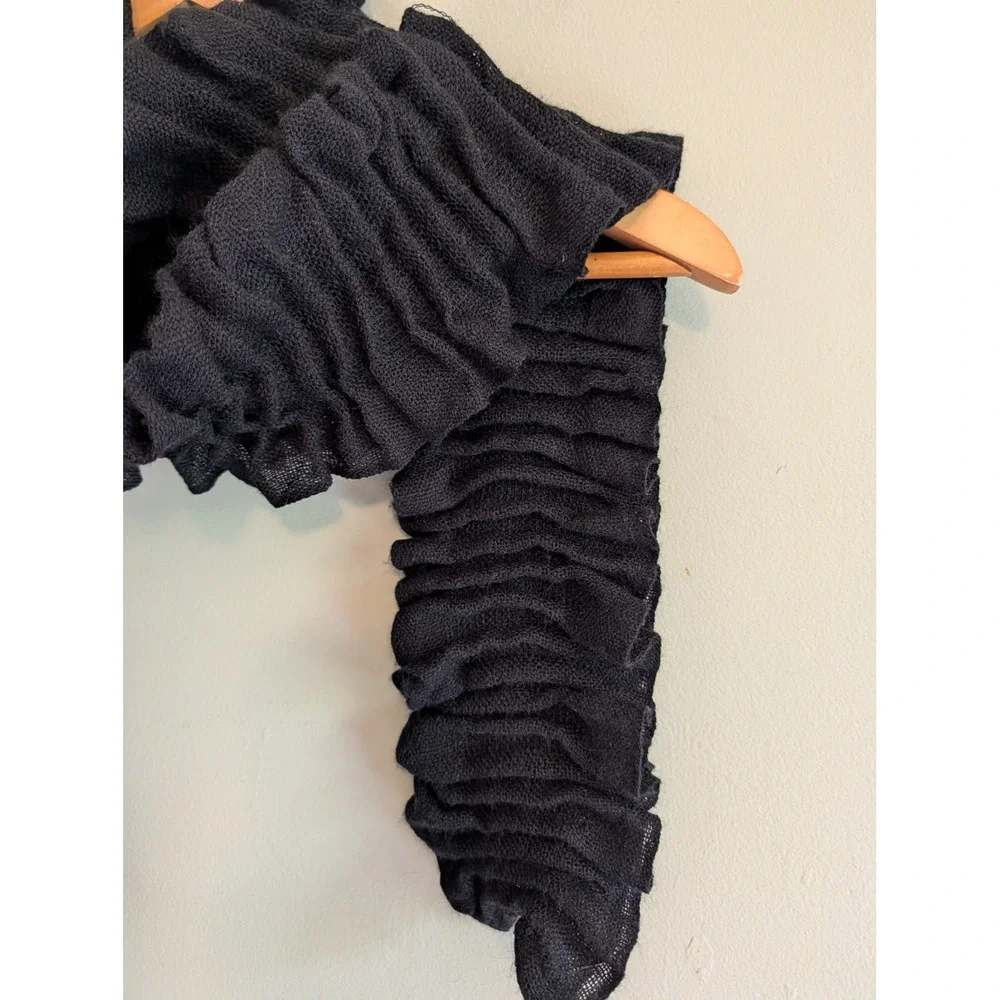 Vintage Y2K Black Accordion Pleat Scarf Ruffle Scrunchy Textured Knit Scarf